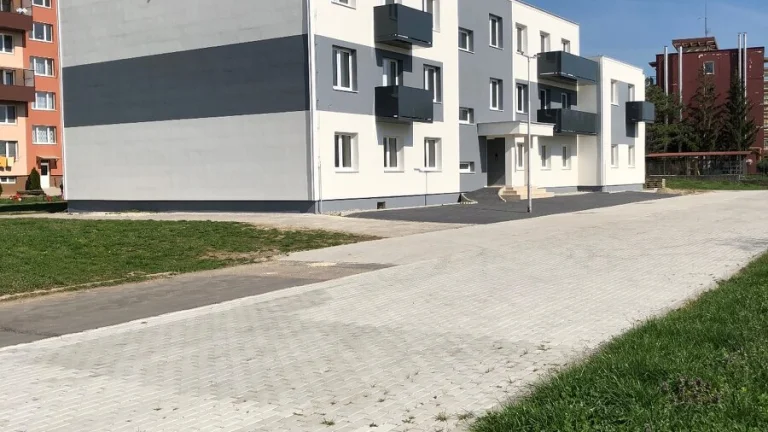 1-izb byt,krasny,velky,s balkonom,
