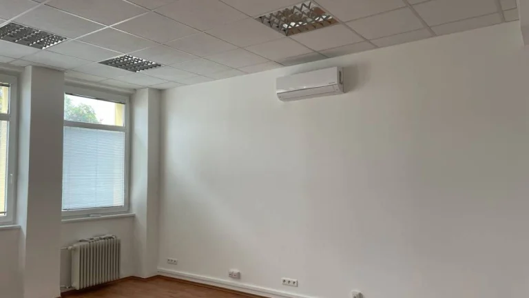 Kancelárie v centre s výbornou dostupnosťou ( 28m2 až 95m2).