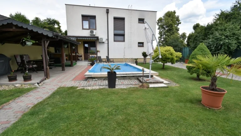 Dom snov, bazén, vinná pivnica, garáže, Mostová