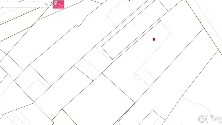 POZEMOK v centre mesta ILAVA so starším RD, 638 m2