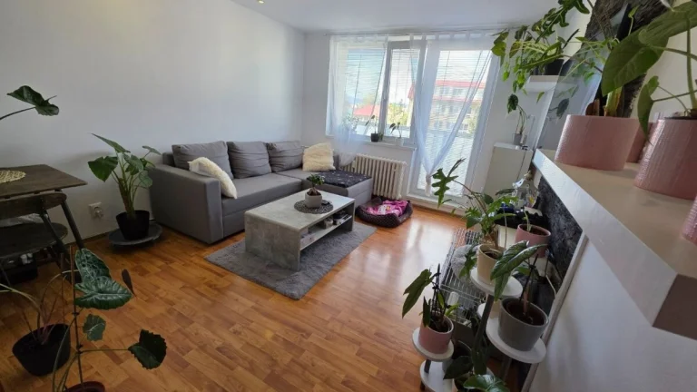 2 izbový byt, 39 m2 + 2 x loggia, Dubnica nad Váhom .