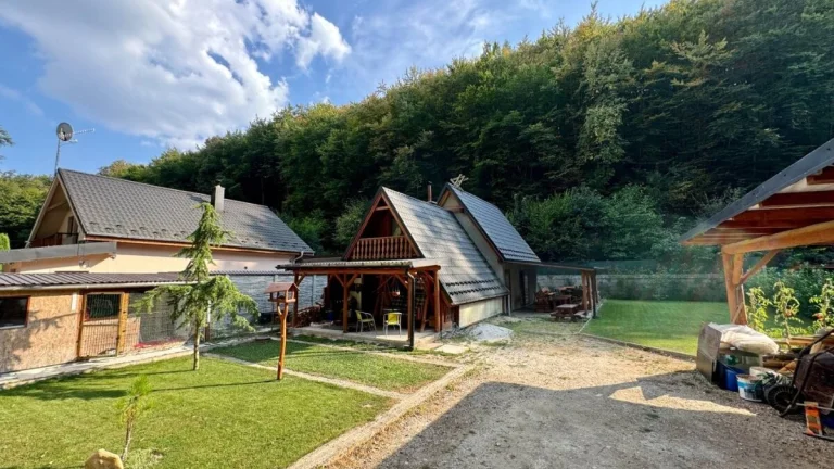 PREDAJ Exkluzívná Chata pri Pieštanoch v kľudnej lokalite