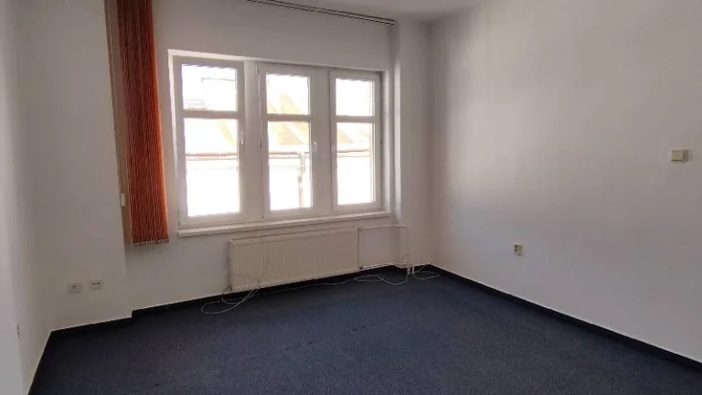 Ponúkame na prenájom kancelárie 33m2, v centre Žiliny.