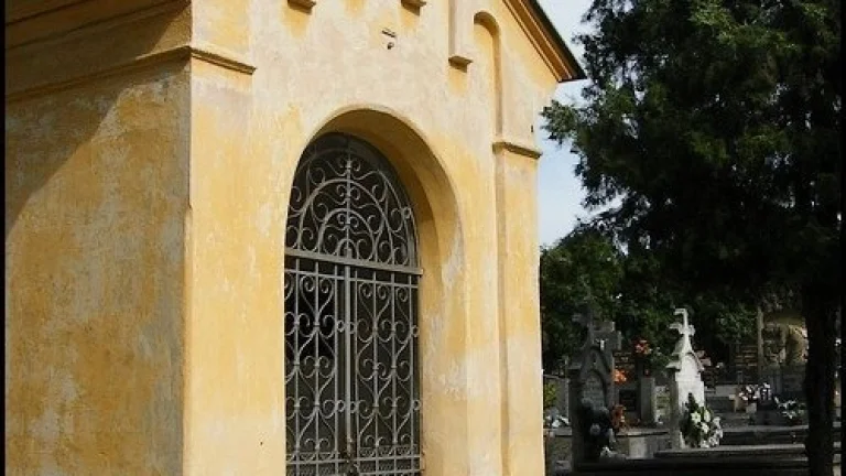 Predam hrobové miesto v Hlohovci možnosť aj hrobky