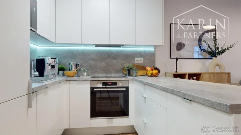 REZERVOVANÉ- Zariadený 2i byt | loggia | walk-in šatník