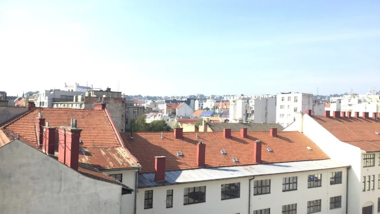 Predáme 2,5-izbový podkrovný byt v centre BA, 58m2, oproti 2