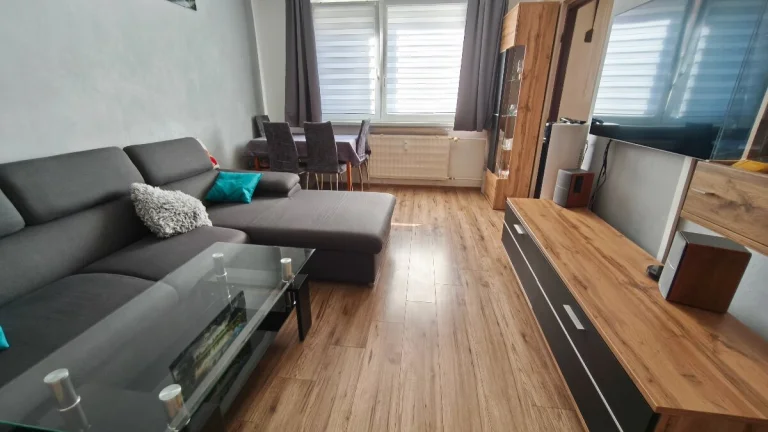 PREDAJ trojizbový byt v Lučenci