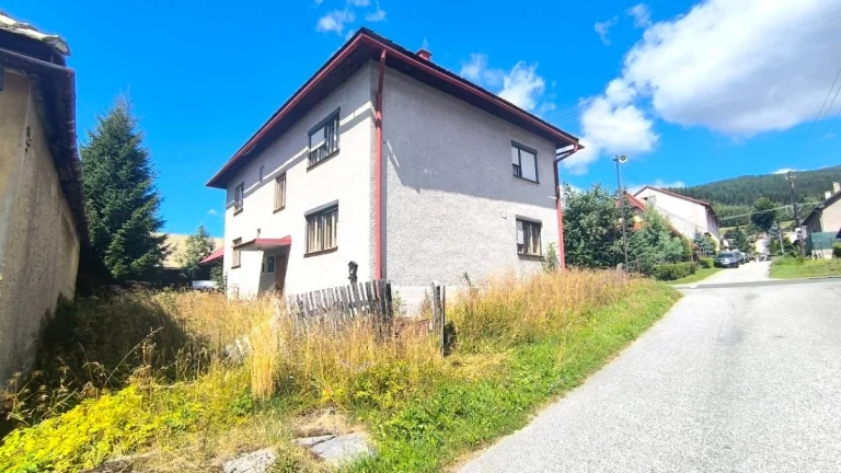 RODINNÝ DOM VILA POD KRÁĽOVOU HOĽOU ŠUMIAC HOREHRONIE