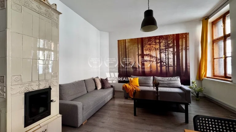 Na prenájom zariadený mezonet s balkónom v centre hlavného