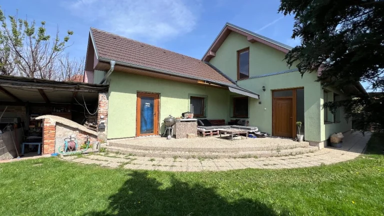Na predaj 4 izbový rodinný dom, Dvory nad Žitavou