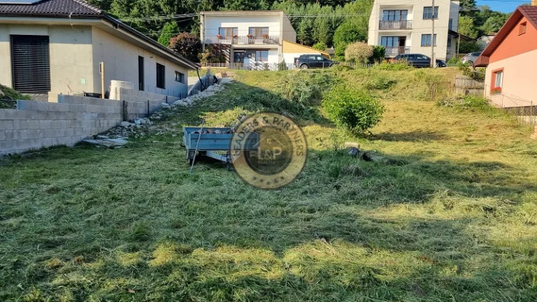 NA PREDAJ stavebný pozemok vo VALČI okres MARTIN