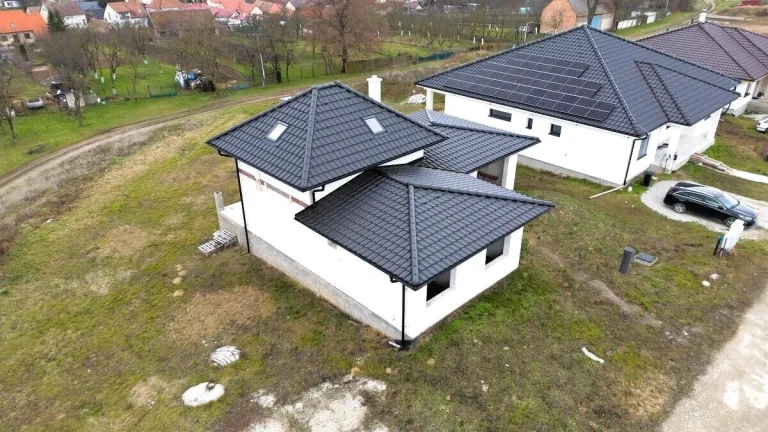 Rozostavaný rodinný dom v obci Petrova Ves, okr. Skalica
