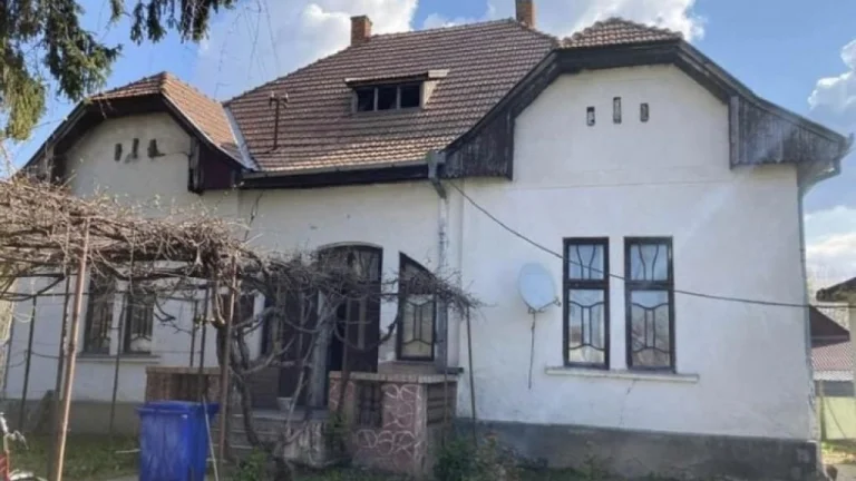 Netradičný rodinný dom – „kaštieľ“ v obci Neded okr. Šaľa