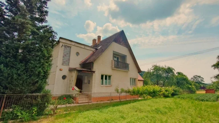 Rodinný dom s veľkým pozemkom - Dohňany