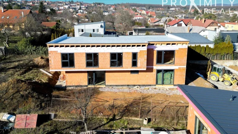 VILADOMY PEREŠ 3 izb. byt s vlastnou záhradou a 2xparkovani