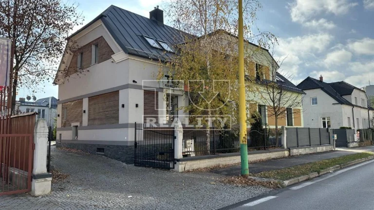 FIREMNÁ BUDOVA V CENTRE MESTA ŽILINY - MALÁ PRAHA
