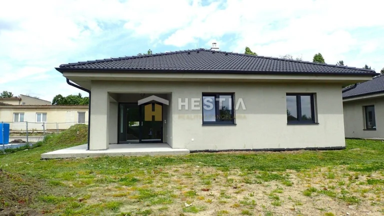 Krásna novostavba s pozemkom o výmere 682 m2 - Dojč