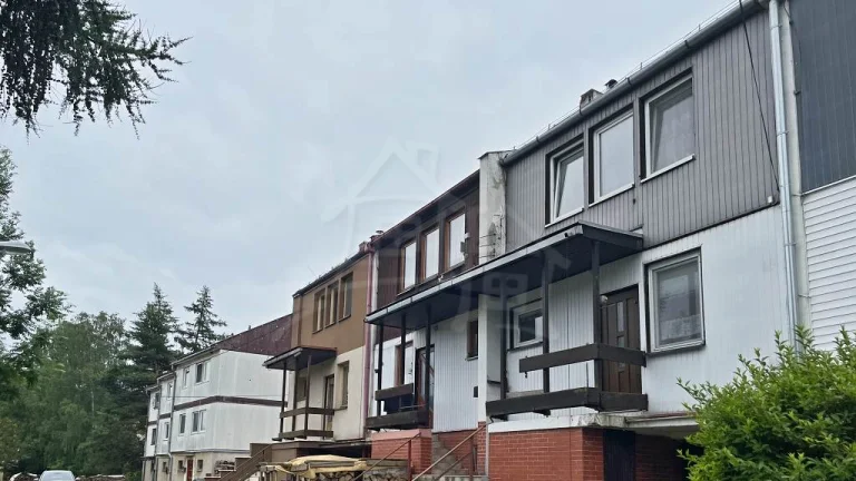 Päť izbový dom v radovej zástavbe v obci Smolník