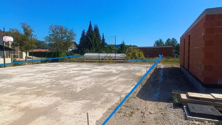 Stavebný pozemok s IS a krytým bazénom s terasou-Bytča