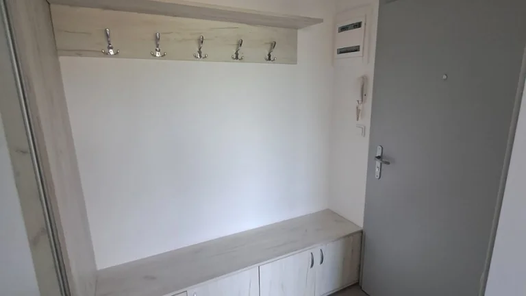 PRENÁJOM - ZARIADENÝ 3 IZBOVÝ BYT s VEĽKOU LOGGIOU