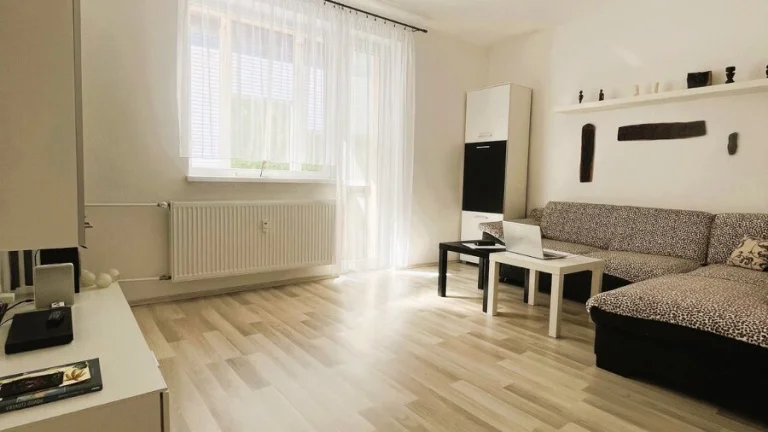 Krásny,zariadený,slnečný 2 IB s balkónom, Vajanského, Levice