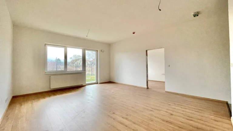 NA PREDAJ 2-IZBOVÝ APARTMÁN S PREDZÁHRADKOU, Jána Ondruša, S