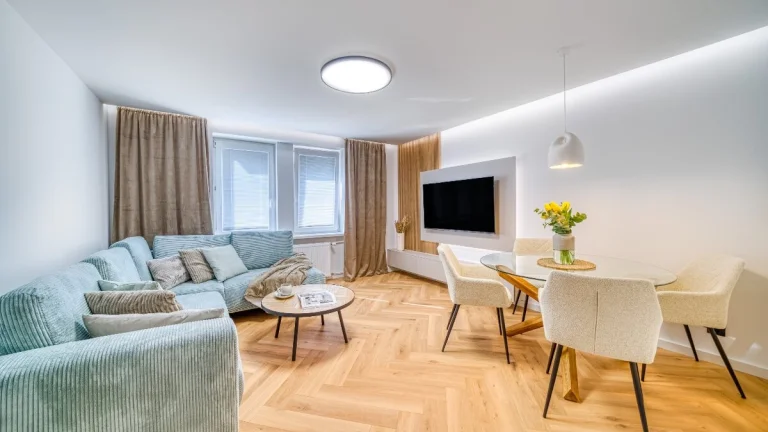 Kompletne zariadený 2 izbový byt v širšom centre.