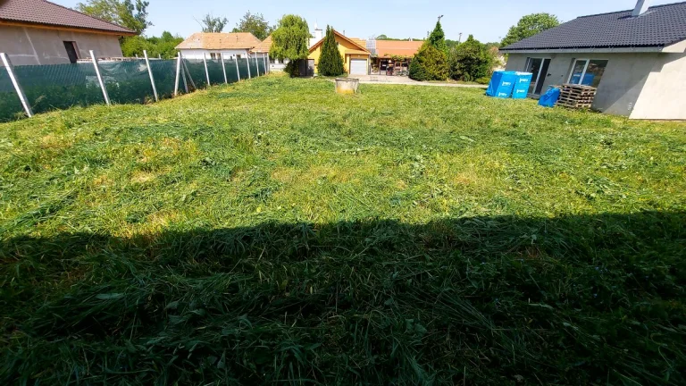 Predám pozemok v obci Žitavce 500m2.