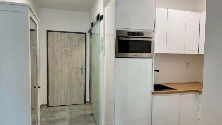 1-izbový byt s balkónom a garážovým státím, Poprad-Veľká