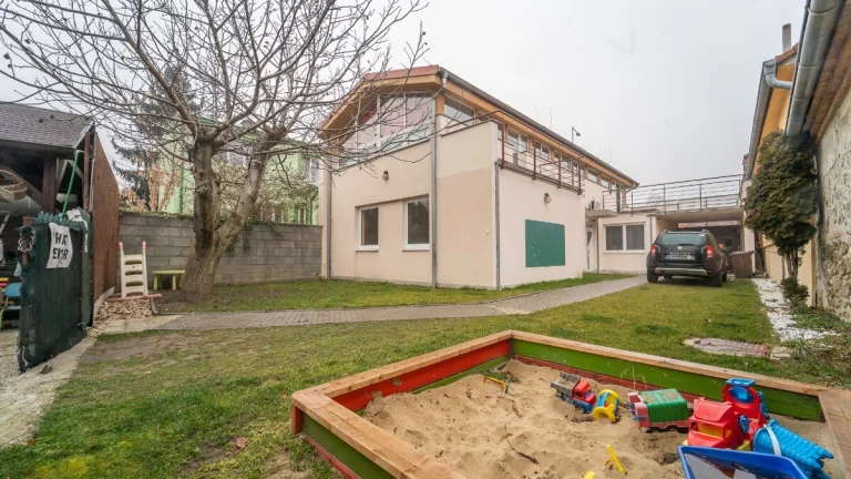 ATYPICKÝ RD NA HLAVNOM ŤAHU - VHODNÝ NA PODNIKANIE