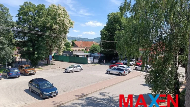 Zabehnutý hostinec, pozemok v centre obce Košice Okolie