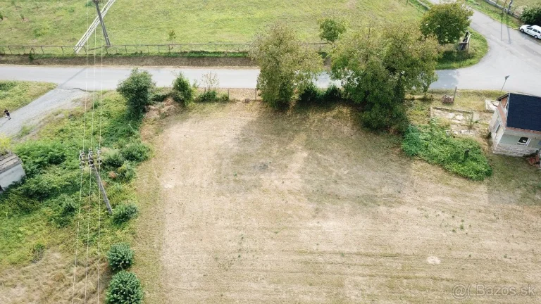 Pozemok na predaj v obci Podrečany 995m2