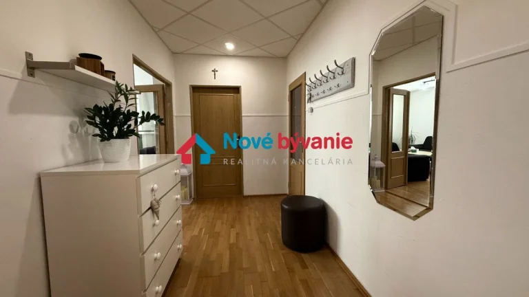 NOVÁ CENA/Predaj, 4izbový byt s garážou, záhradou a s bazéno