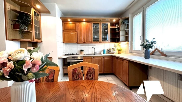 Predaj, priestranný 4-izbový byt s balkónom + pivnica, Nitra