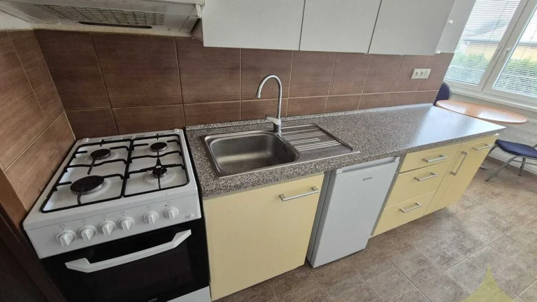PRENAJATÉ. 2 izbový byt, 62 m2, Bánovce nad Bebravou.