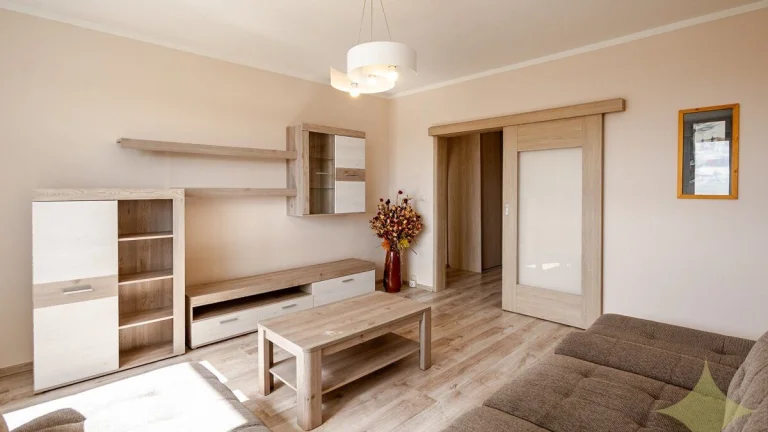 Na predaj, 3 izbový byt, sídl. Drieňová, Banská Štiavnica