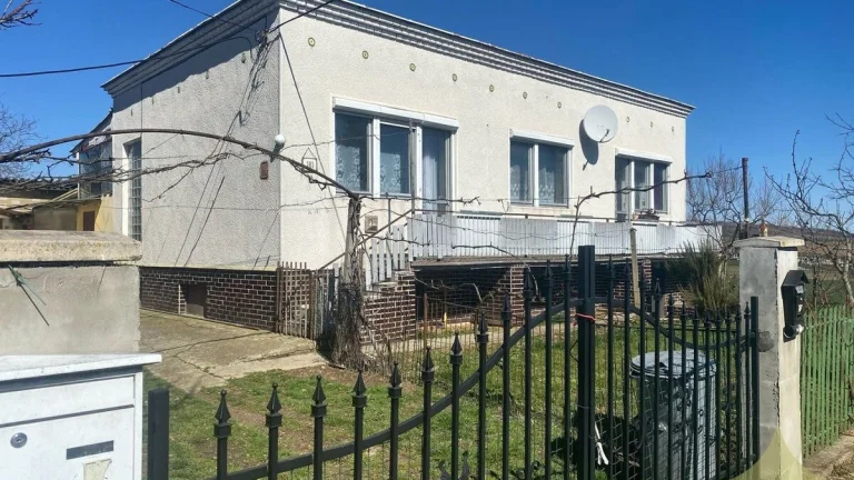 Priestranný rodinný dom na okraji obce - Kosihy nad Ipľom