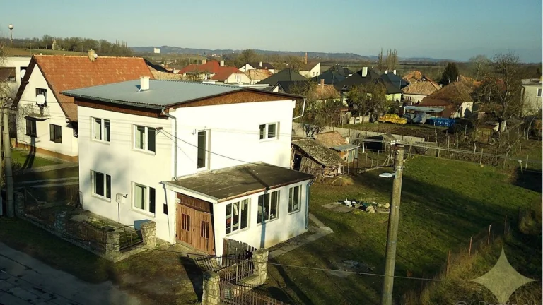 REZERVOVANÉ - Zrekonštrouvaný 4 - izbový rodinný dom v obci
