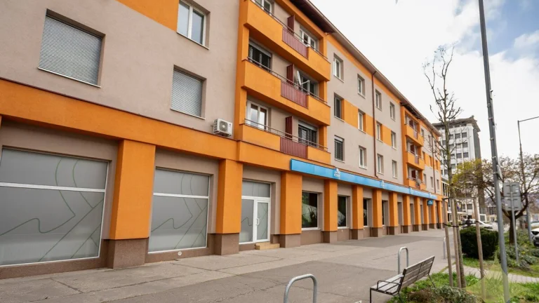 REZERVOVANÉ - Na predaj 2-izbový tehlový byt s loggiou v Ž