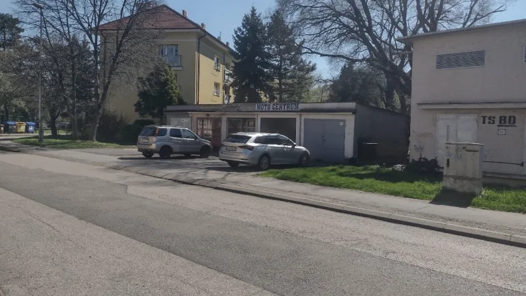 garáž s elektrikou