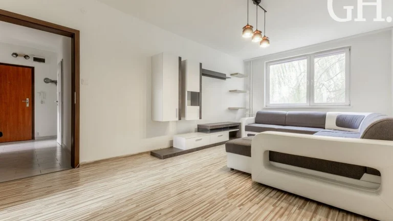 REZERVOVANÉ - J. HOLLÉHO - 3 izbový byt - Kompletná rekonštr