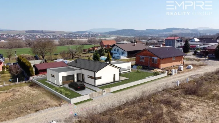 Na predaj slnečný stavebný pozemok s možnosťou výstavby - Hr