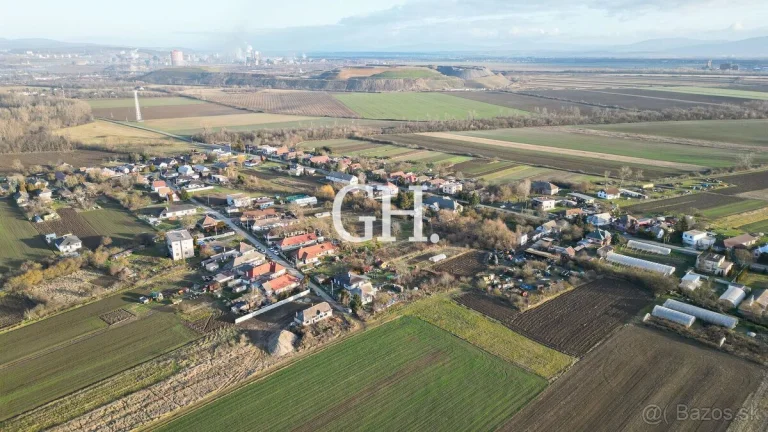 KOŠICE - okolie - PRIESTRANNÝ STAVEBNÝ POZEMOK - 2287 m2 -