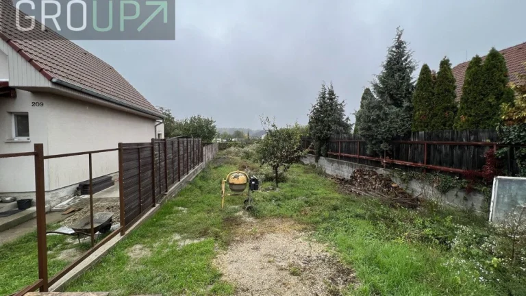 Exkluzívne ponúkame na predaj pozemok (400 m2) na výstavbu R
