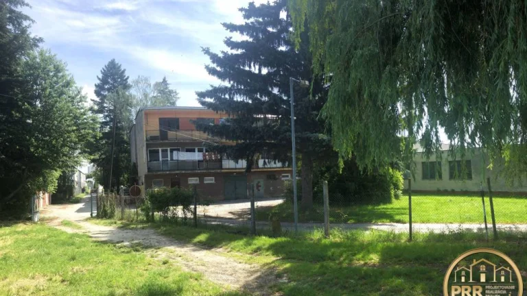 ZNÍŽENÁ CENA 2-iz.byt 75m2+balkón v tichom prostredí Bánov