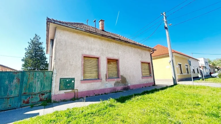 ŠTÚROVO - rodinný dom v centre mesta vhodný aj na podnikanie