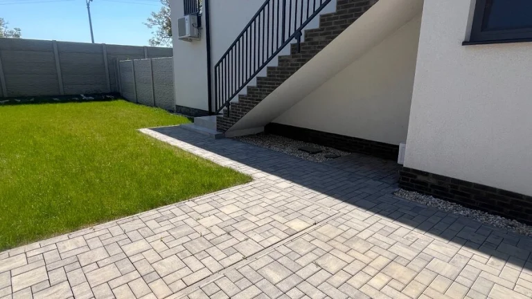 3 izb. byt s vlastným pozemkom + 2 parkovacie miesta