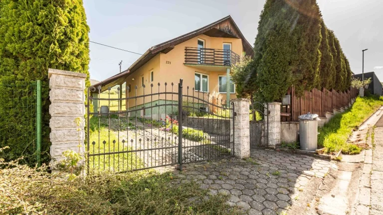 BEDES | rodinný dom 182m2, pozemok 802m2, 2x balkón, terasa