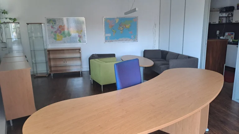 Prenájom klimatizovanej kancelárie na Leškovej s parkovaním