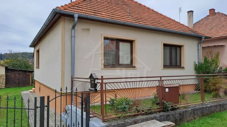 Na predaj 4-izbový rodinný dom v podhorskej obci Skýcov s